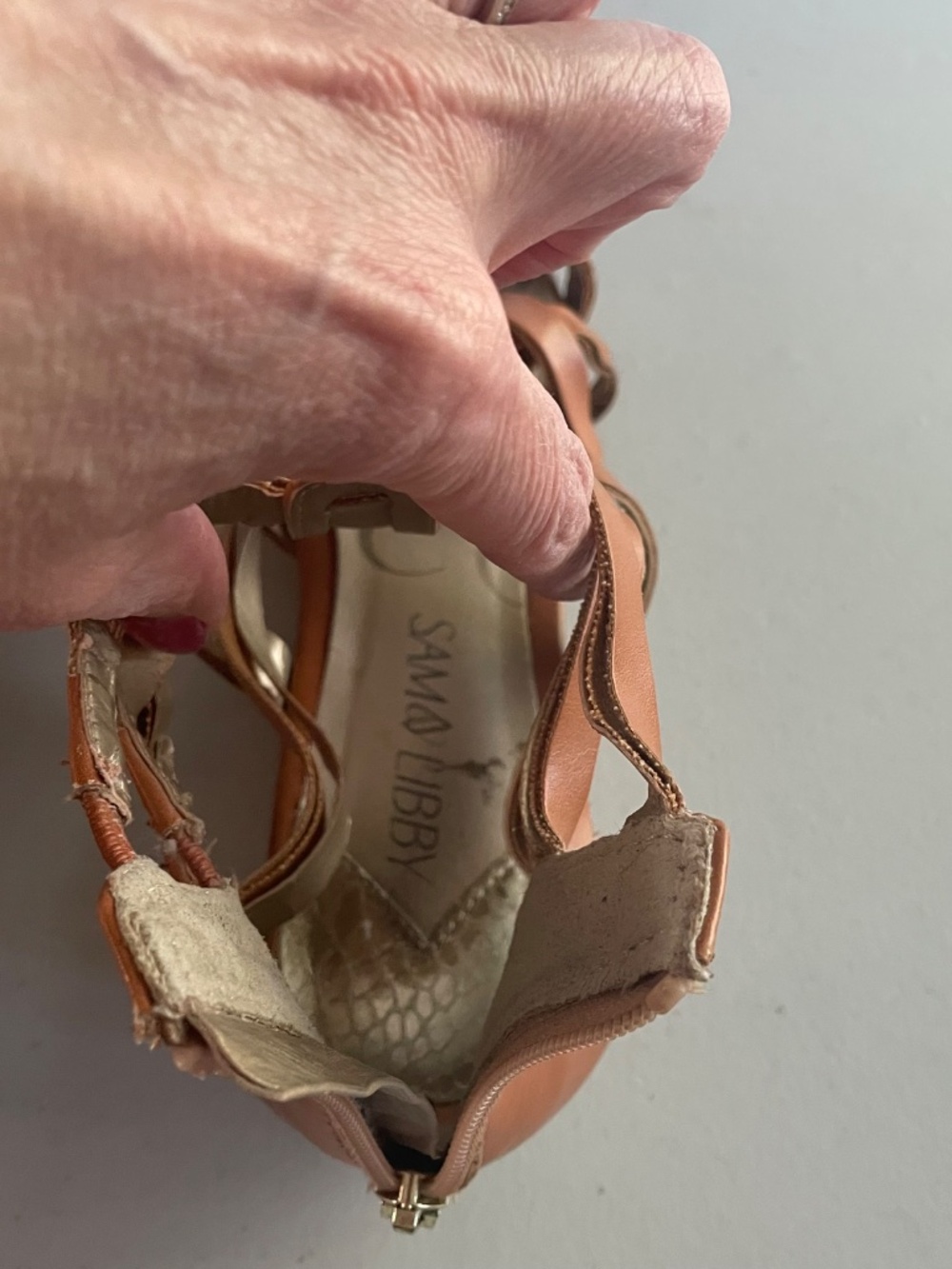 Sam & Libby Tan Strappy Flat Gladiator Sandals Caged with Back Zipper, Size 8 - Picture 7 of 9